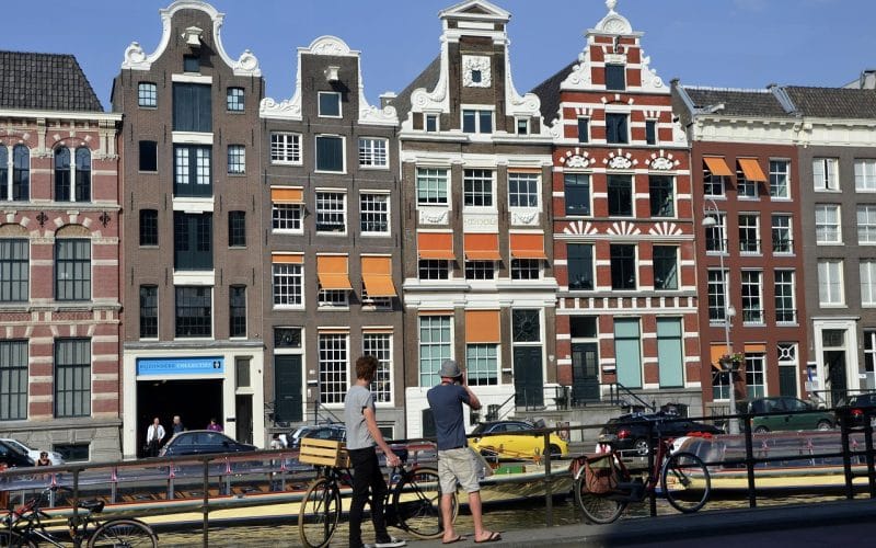 FOUR Amsterdam Openingstijden, FOUR Kids en de De FOUR Amsterdam Tas